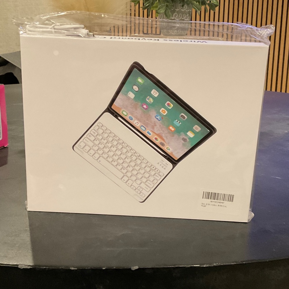 Wireless Keyboard Case for Tablets - Black